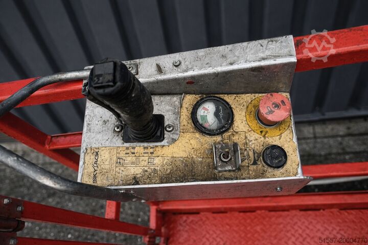 Elevador de tesoura SkyJack SJ 12 | 2013