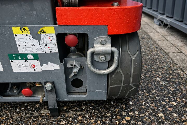 Elevador de tesoura SkyJack SJ 12 | 2013