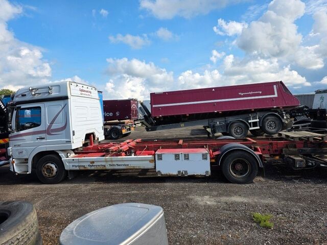 Camion porte-caisses amovibles MERCEDES-BENZ 1524 BDF mit Klima, Ladebordwand, 2 x Bett