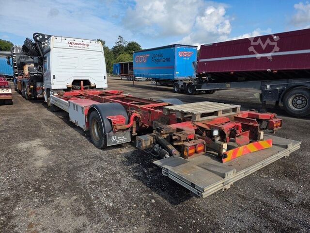 Camion porte-caisses amovibles MERCEDES-BENZ 1524 BDF mit Klima, Ladebordwand, 2 x Bett