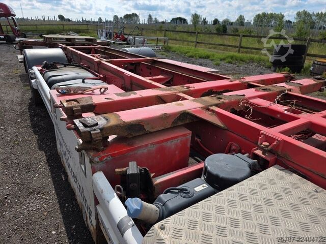 Camion porte-caisses amovibles MERCEDES-BENZ 1524 BDF mit Klima, Ladebordwand, 2 x Bett