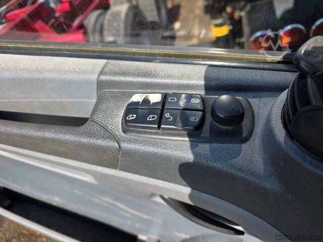 Camion porte-caisses amovibles MERCEDES-BENZ 1524 BDF mit Klima, Ladebordwand, 2 x Bett
