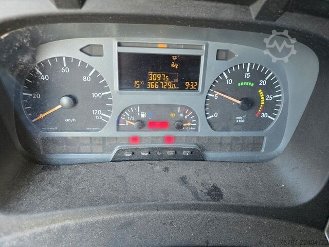 Camion porte-caisses amovibles MERCEDES-BENZ 1524 BDF mit Klima, Ladebordwand, 2 x Bett