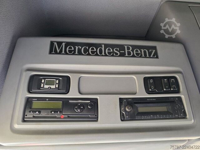 Camion porte-caisses amovibles MERCEDES-BENZ 1524 BDF mit Klima, Ladebordwand, 2 x Bett