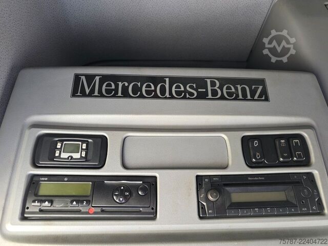 Camion porte-caisses amovibles MERCEDES-BENZ 1524 BDF mit Klima, Ladebordwand, 2 x Bett