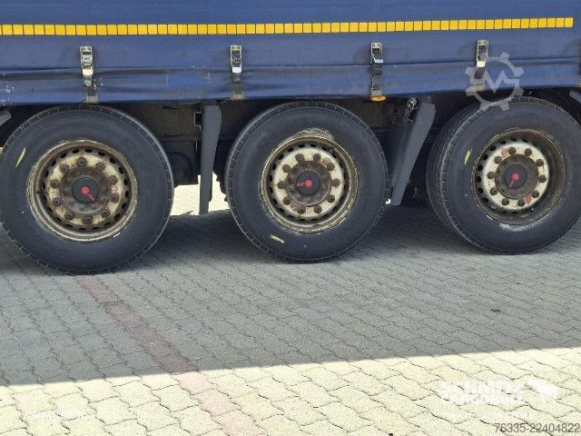 Auflieger mit Pritsche & Plane Kögel Curtainsider Mega