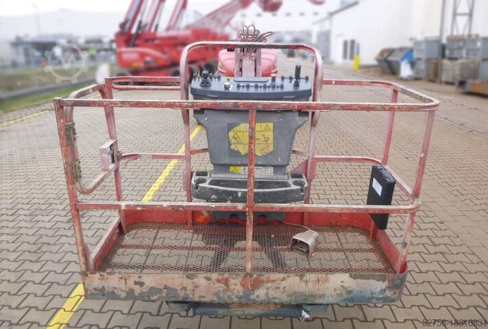 Zglobna teleskopska radna platforma JLG E 600 JP