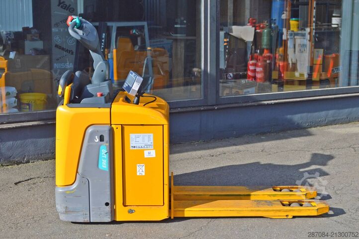 Porta-paletes manual Jungheinrich ERE 120