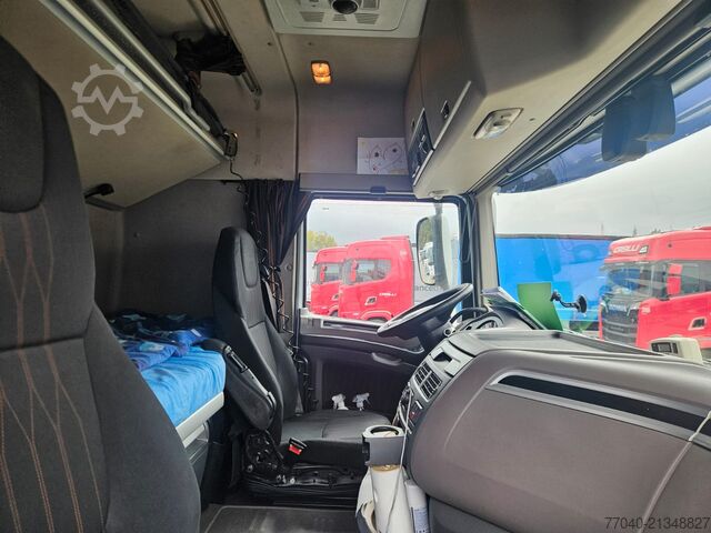 štandardný ťahač DAF XF 530 FT Space Cab