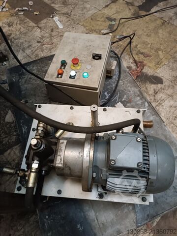 Máy nghiền hai trục Mercodor ZM52