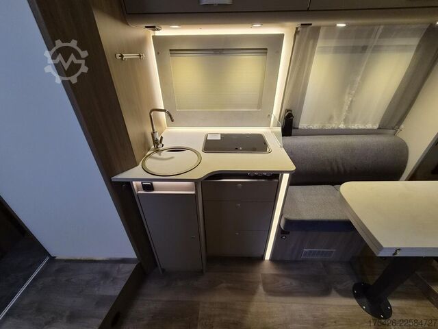 Gjysmë e integruar kamping-makinë CARADO T 459 *Queens Bett*pro+Paket*