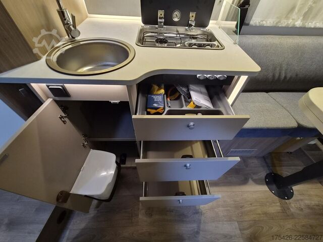 Gjysmë e integruar kamping-makinë CARADO T 459 *Queens Bett*pro+Paket*