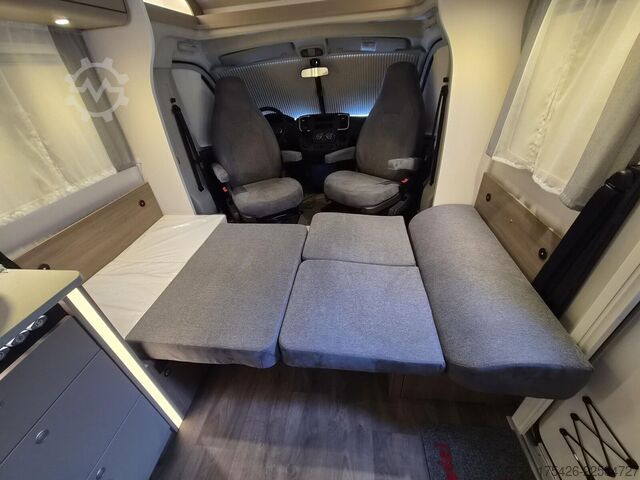 Gjysmë e integruar kamping-makinë CARADO T 459 *Queens Bett*pro+Paket*