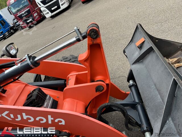 Încărcător pe roți KUBOTA R082*Hydr.Schnellwechsler*Pal.Gabel*nur 539h*