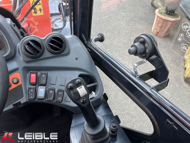 Încărcător pe roți KUBOTA R082*Hydr.Schnellwechsler*Pal.Gabel*nur 539h*