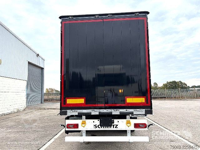 Auflieger mit Pritsche & Plane Schmitz Cargobull Curtainsider Euroliner