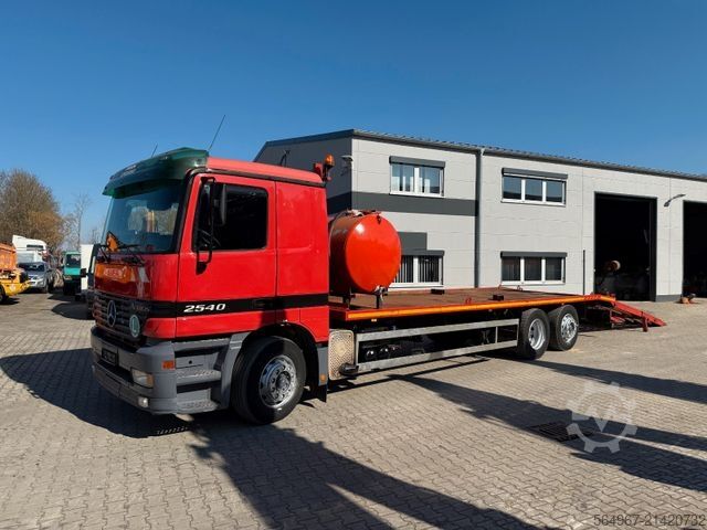 Dépanneuse MERCEDES-BENZ 2540 Actros Baumaschinetransporter hydr. Rampe
