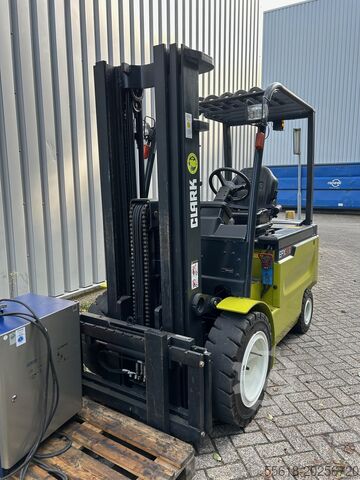 Carretilla elevadora de cuatro ruedas CLARK EPX32i