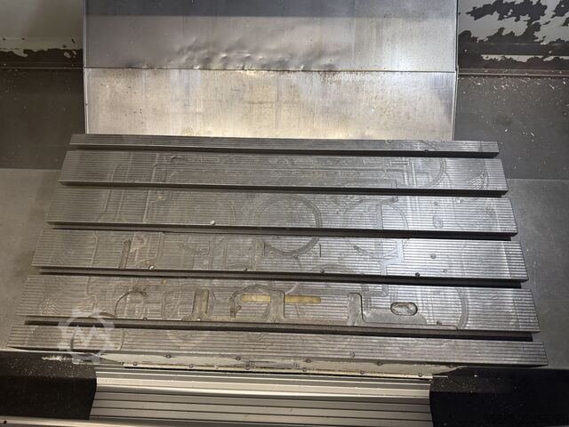 Centru de prelucrare verticală BRIDGEPORT VMC800-22