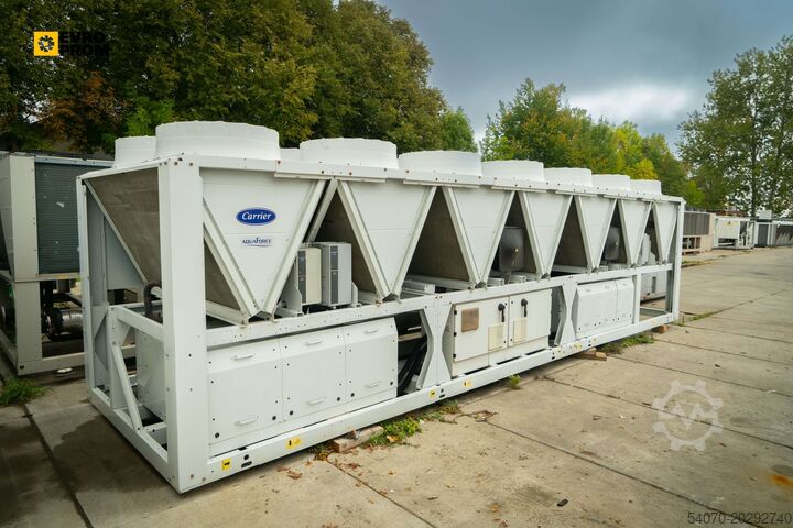 Kjøler Used Aircooled chiller CARRIER 30XB 0900 0041 890 kW. 2020 yom