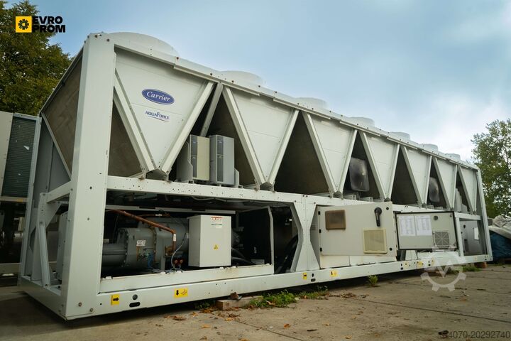 Kjøler Used Aircooled chiller CARRIER 30XB 0900 0041 890 kW. 2020 yom