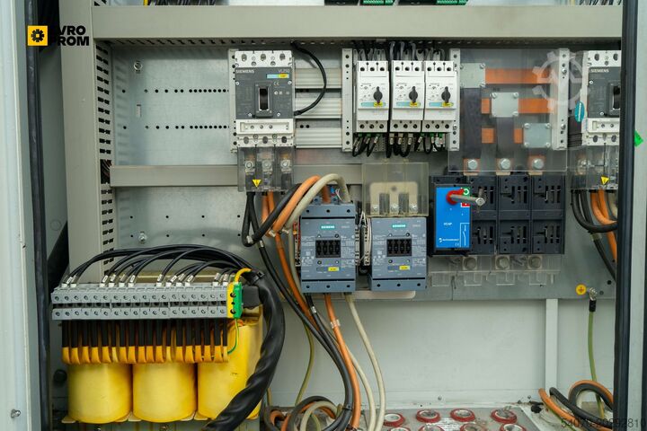 Máy làm lạnh/máy bơm nhiệt Used Aircooled chiller CLIMAVENETA FOCS N LN CA 2622 564kW/586kW  2015 yom