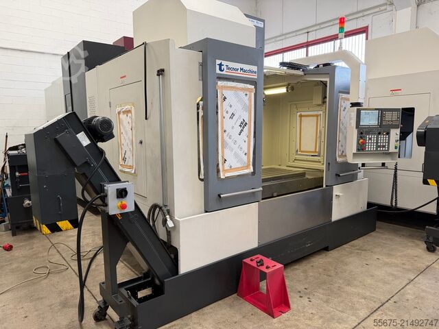 Vertikales Bearbeitungszentrum Akira Seiki 4.5 XP