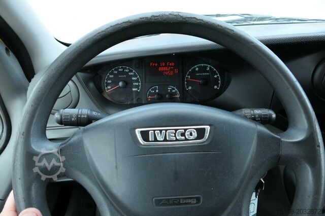 Laatikkoauto iveco Daily 35 S11 C30C AUTOMATIK KAMERA Regale LUFT DURCHGANG EURO-5 CoC