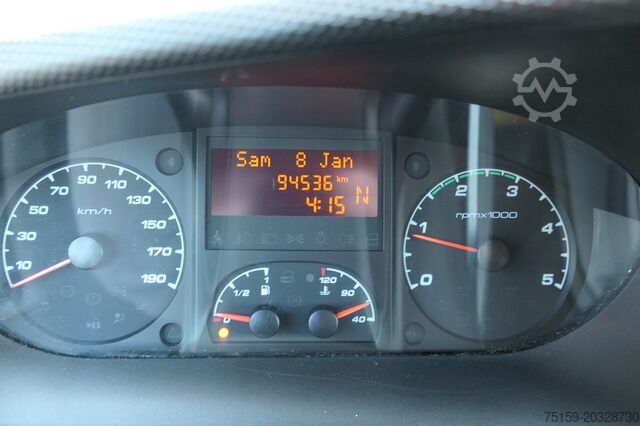 Laatikkoauto iveco Daily 35 S11 C30C AUTOMATIK KAMERA Regale LUFT DURCHGANG EURO-5 CoC
