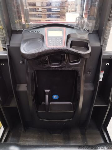 úzkoprůjezdný vysokozdvižný vozík Linde SCORPION 635 VARIPOWER