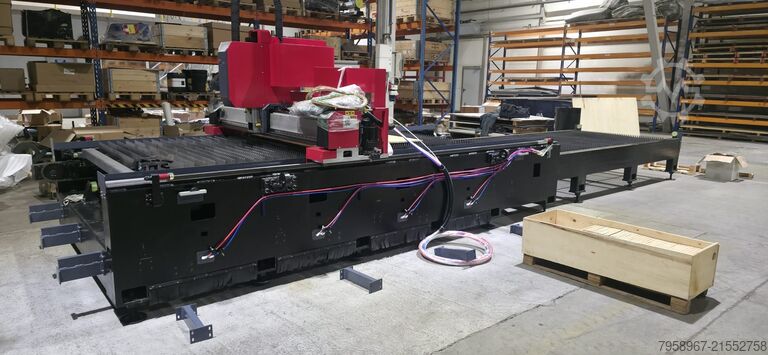 STROJ ZA REZANJE VLAKNASTIM LASEROM MTP F-6000 Metal Technics Polska MTP F-6000