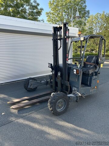 Chariot élévateur embarqué sur camion Moffett M4-25.3