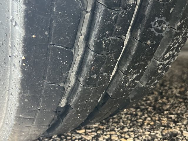 Вантажівка з платформою і тентом VOLVO FL 260 7,2m LBW Klima Tempomat AHK Orig. 125'km