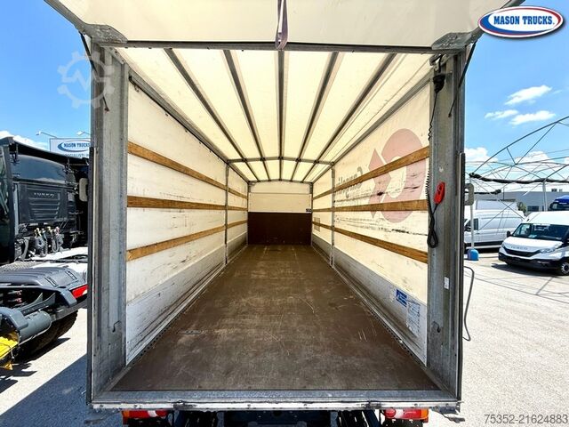 Tovorno vozilo s ravno platformo in ponjavo Iveco Eurocargo 120-220P