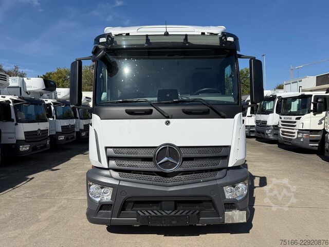 Kassabíll MERCEDES-BENZ ACTROS 2532 L Koffer 8,50 m LBW 2 T*ORIGINAL KM