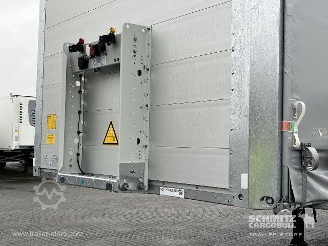 Treler separa terbuka dengan kanvas Schmitz Cargobull Curtainsider Mega Getränke