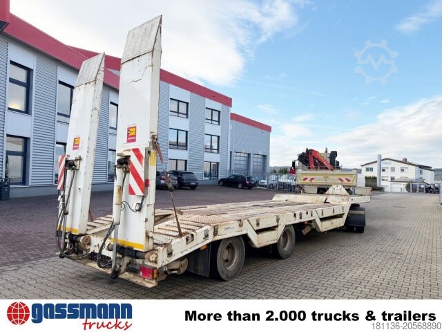 Tieflader Anhänger  AT 400, Verbr. auf 3m, Radmulden, hydr. Rampen