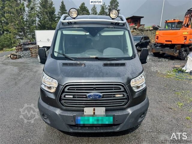 Korkeakattoinen farmari Ford Transit 4x4 w/ 2 sets of tires.