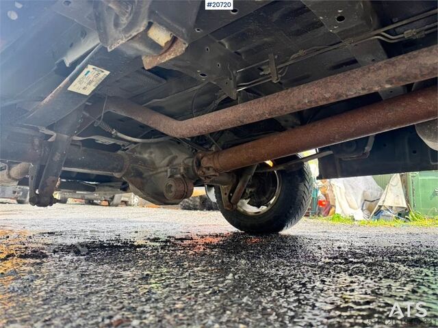 Korkeakattoinen farmari Ford Transit 4x4 w/ 2 sets of tires.