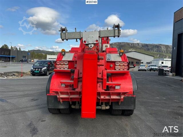 Recovery vehicle Sisu E18M 6x4 heavy excavator w/ EKA body and chains. W