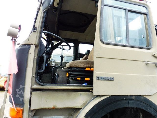 Crane yang terpasang pada truk MAN OAF-34440VFA-AD 8x8, Seilwinde, Kran, AHK,Allrad