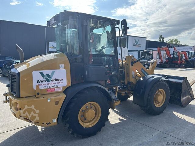 Lader CAT 906 (9145)