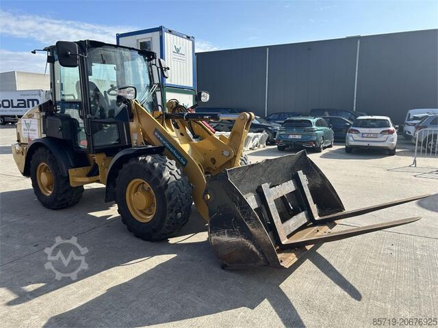 Lader CAT 906 (9145)