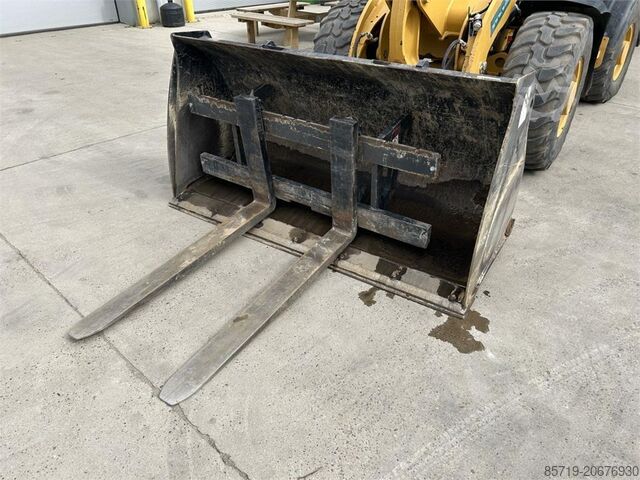 Lader CAT 906M (8758)