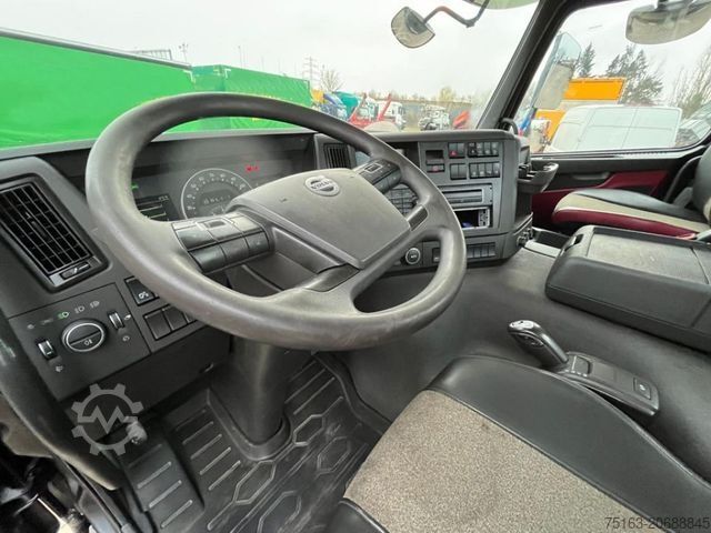 Three-sided tipper truck VOLVO FM 330 4x2 2-Achs Kipper Meiller