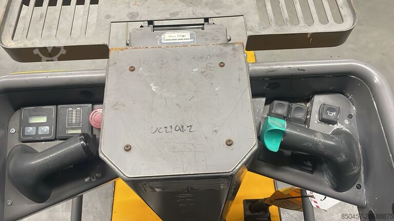 Vertical order pickers Jungheinrich EKM 202