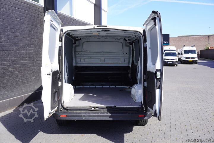 Panelvan Renault Trafic 2.0 dCi 130PK EURO 6 - Airco - Navi - Ca...