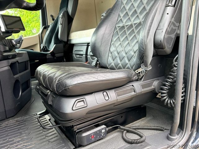 کامیون جعبه‌ای MERCEDES-BENZ Actros 2551 6x2 Koffer mit Laderampe