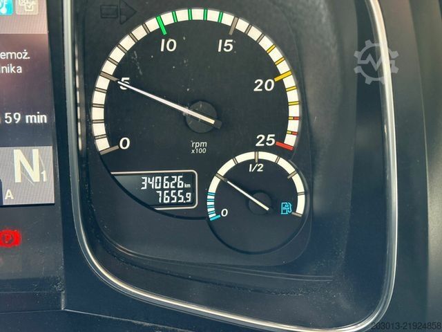کامیون جعبه‌ای MERCEDES-BENZ Actros 2551 6x2 Koffer mit Laderampe