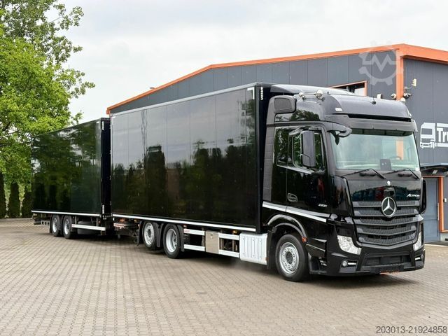 Lori kotak MERCEDES-BENZ Actros 2551 6x2 Koffer mit Laderampe